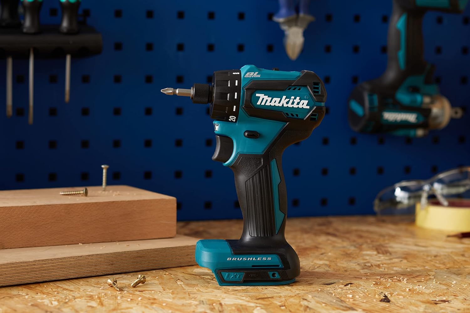 Makita DHS680Z 18V LXT Brushless Cordless Circular Saw 165mm – Batteries & Charger Not Included