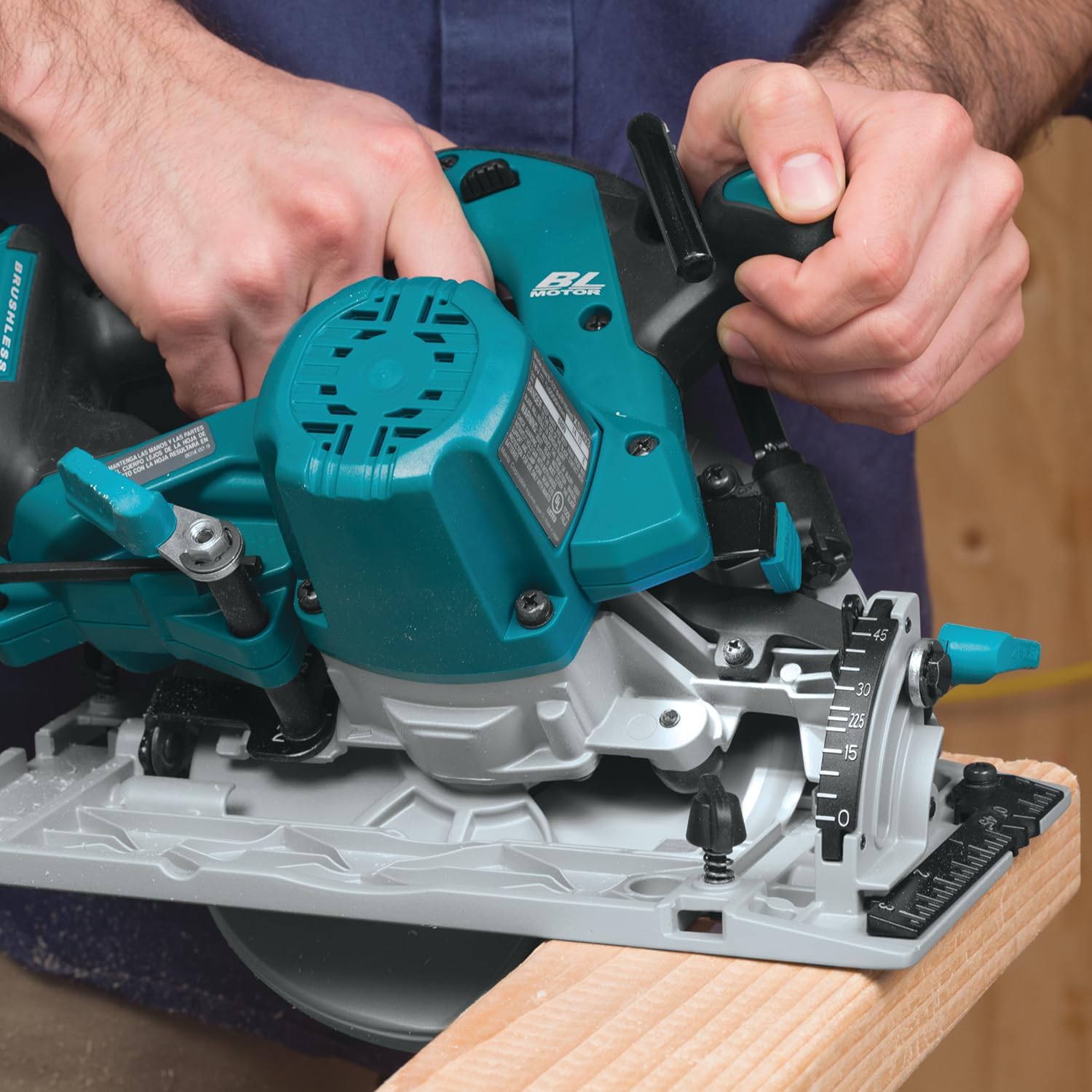 Makita DHS680Z 18V LXT Brushless Cordless Circular Saw 165mm – Batteries & Charger Not Included