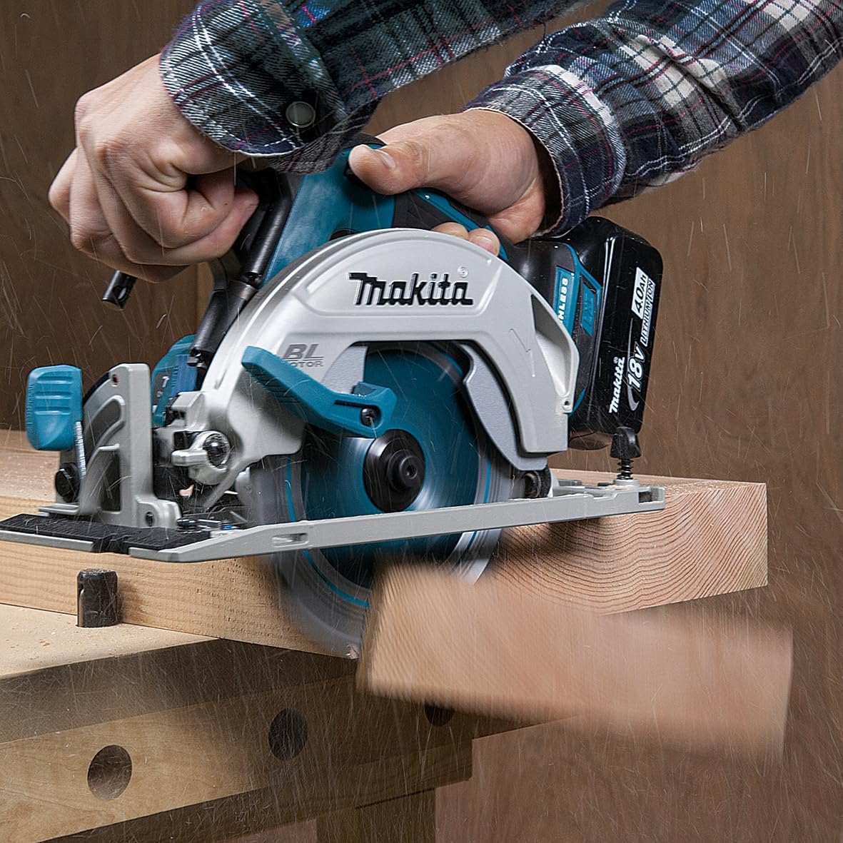 Makita DHS680Z 18V LXT Brushless Cordless Circular Saw 165mm – Batteries & Charger Not Included