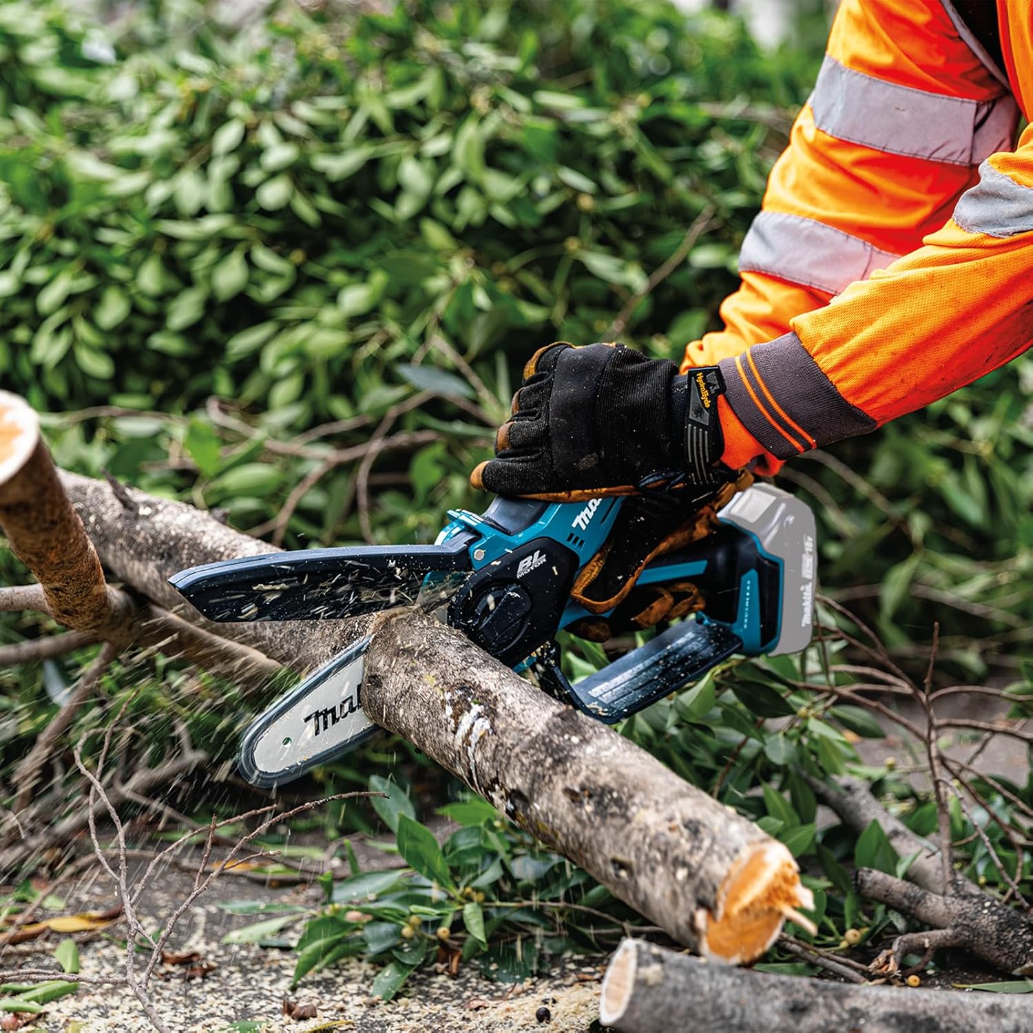 Makita DUC150Z 18V Brushless Cordless Pruning Saw 150mm – Battery and Charger Sold Separately